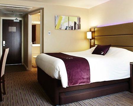Premier Inn Premier Inn Heathrow Airport Terminal 4 Stanwell Eksteriør bilde