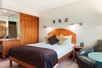 Premier Inn Premier Inn Heathrow Airport Terminal 4 Stanwell Eksteriør bilde